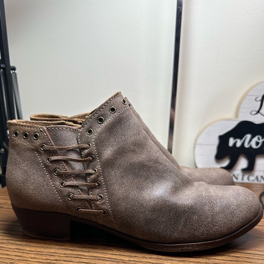 EUC‎ Minnetonka Brenna Tan Suede Ankle Booties Size 10